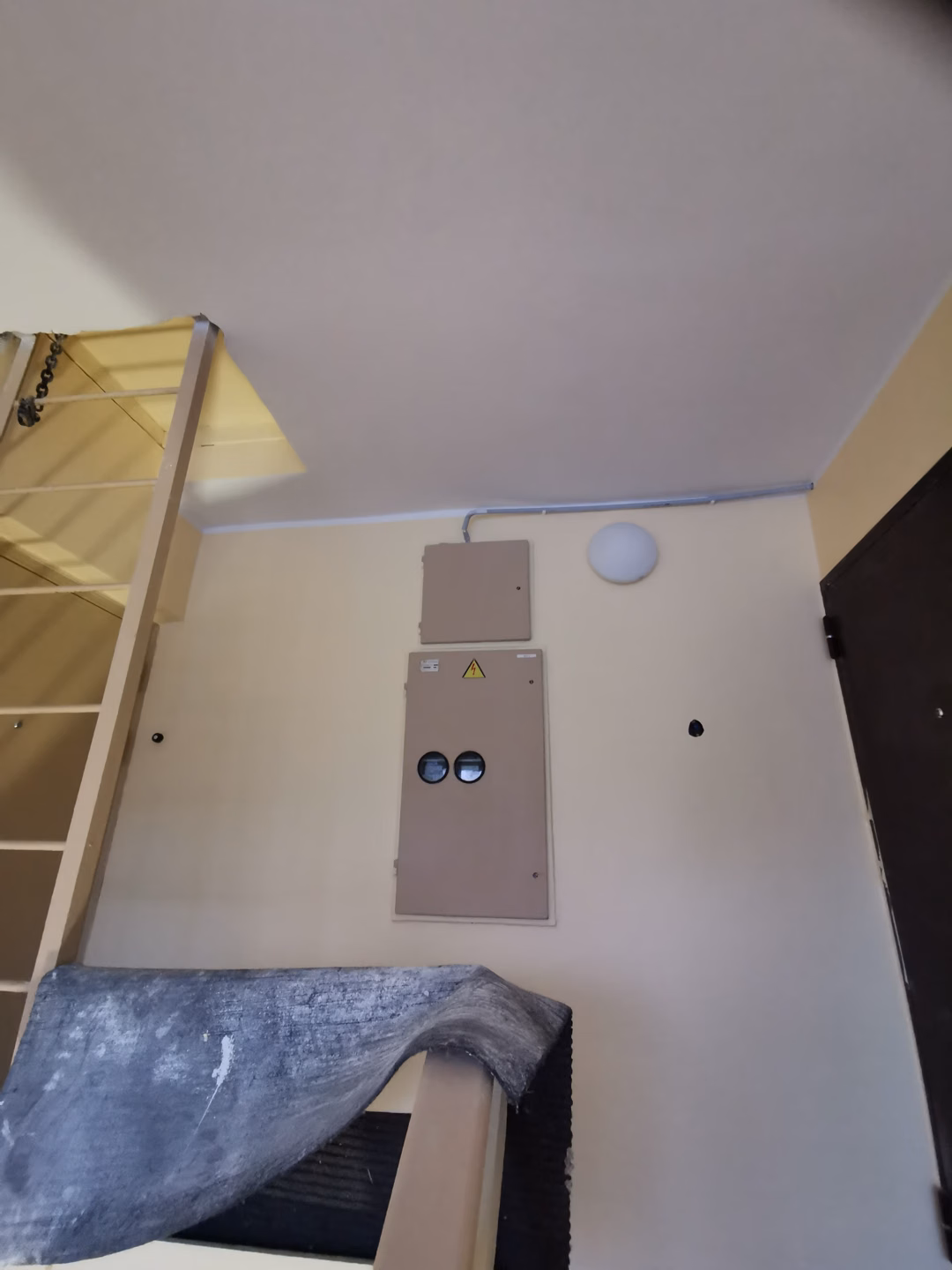Korteriühistute trepikojad ( paljude erinevate majade trepikojad) — foto 14