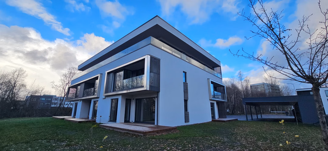 Kortermaja fassaad ja karniisid — foto 1