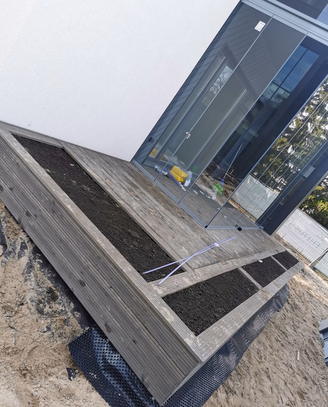 Terrassid lillekastidega — foto 5