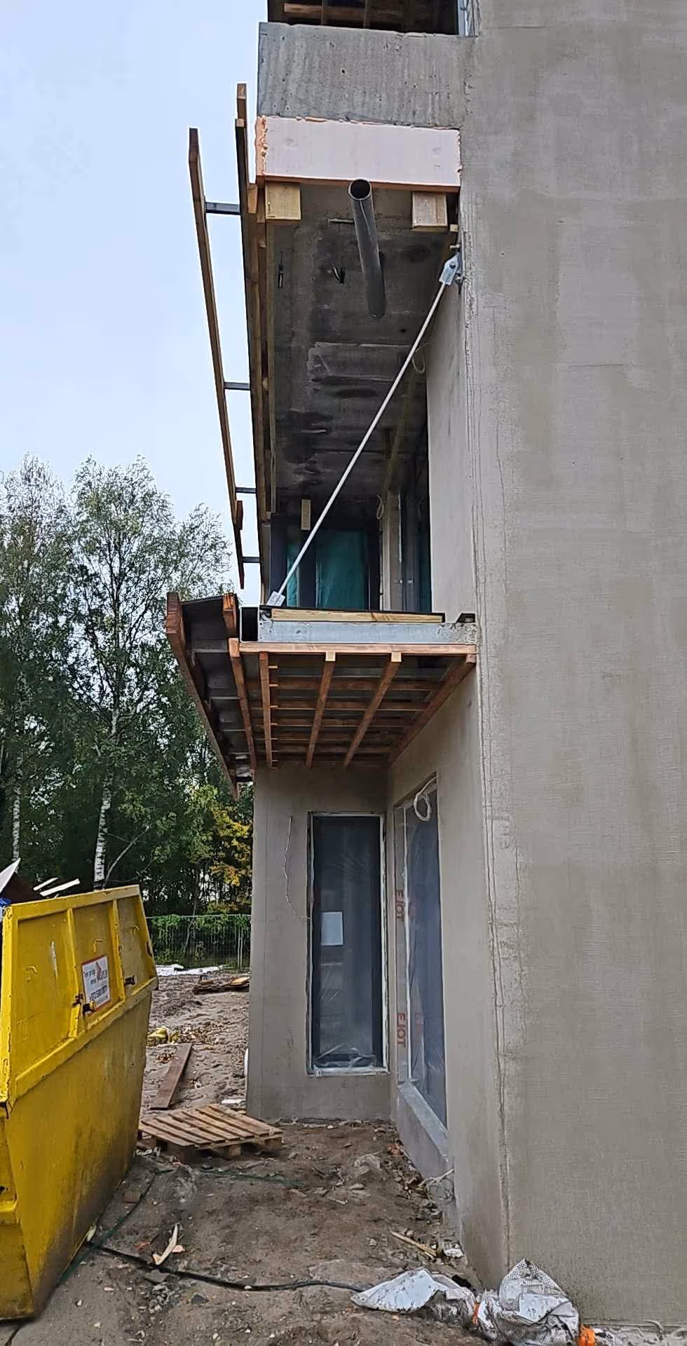 Kortermaja fassaad ja karniisid — foto 6