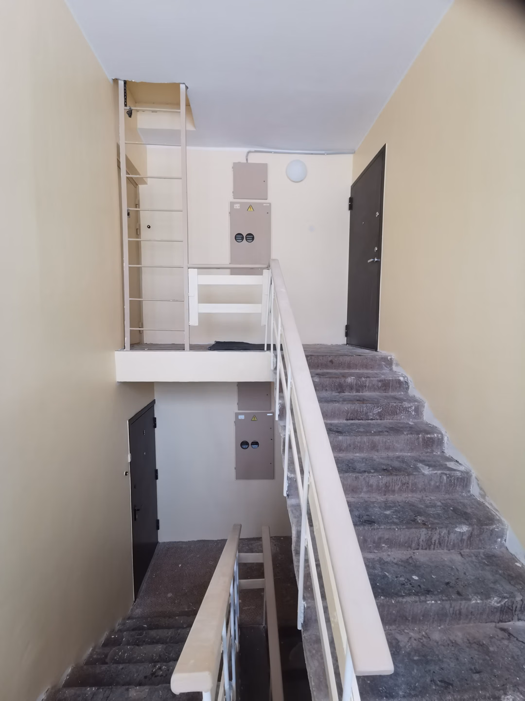 Korteriühistute trepikojad ( paljude erinevate majade trepikojad) — foto 18