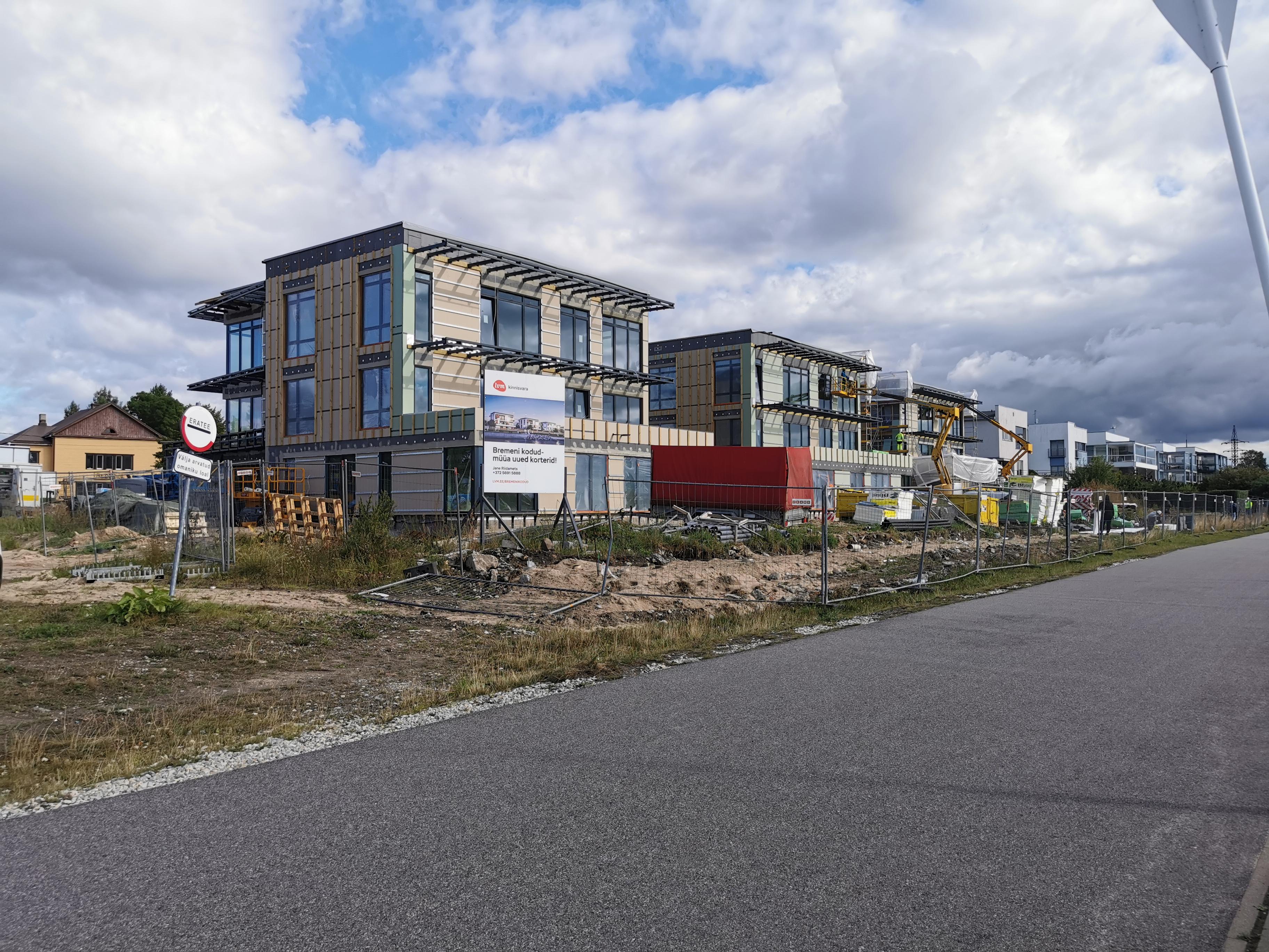3 kortermaja fassaadi ja aed Pärnu jõeääres — pilt 3