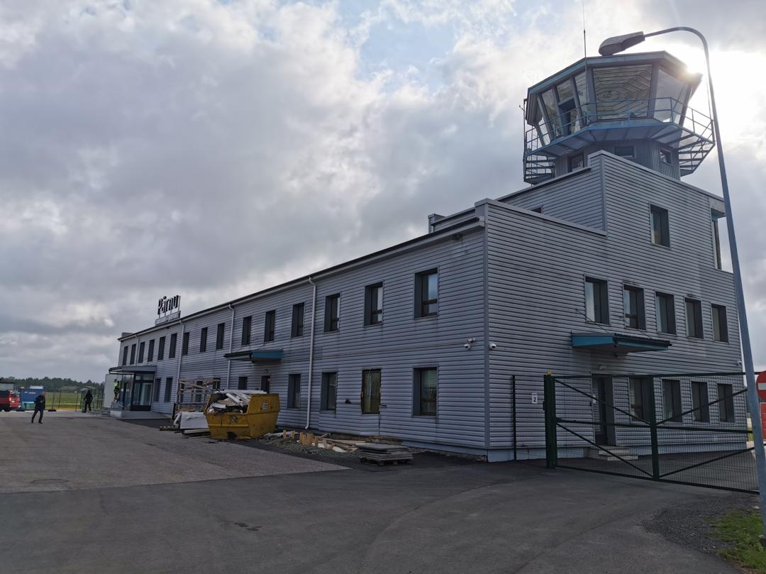 Pärnu lennujaama fassaad — foto 2
