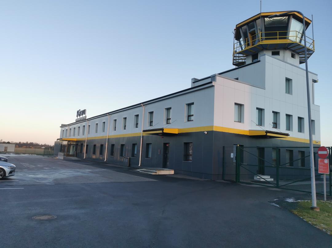 Pärnu lennujaama fassaad — foto 5