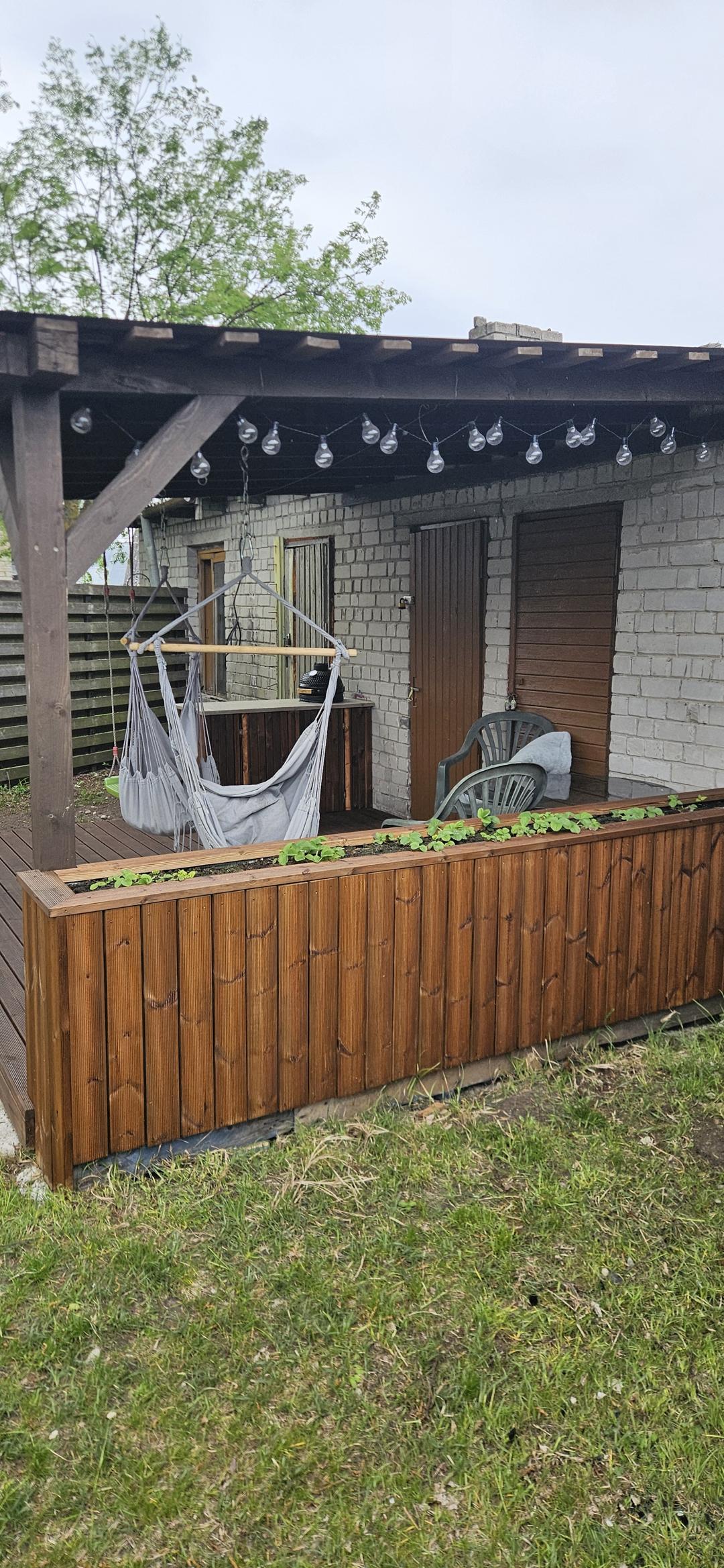 Terrass katuse ja lillekastiga — foto 5